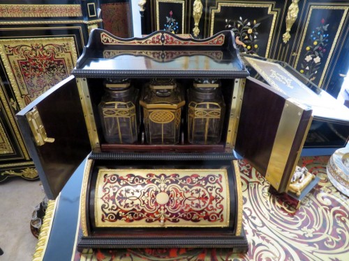 Objet de décoration  - Armoirette à thé en marqueterie Boulle époque Napoléon III