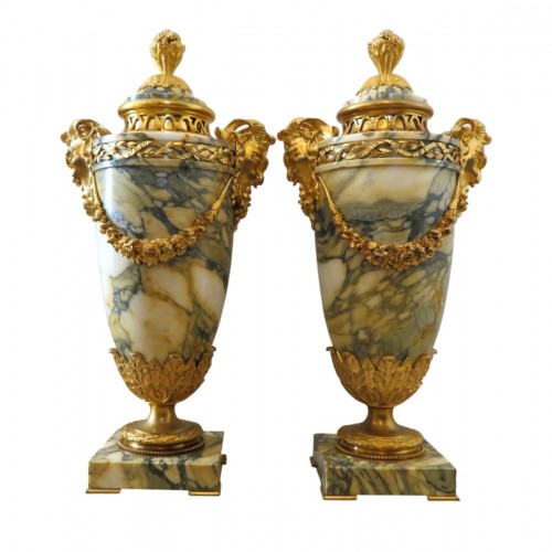 Large pair of Marble and bronze pots à feux odf the late 19th century