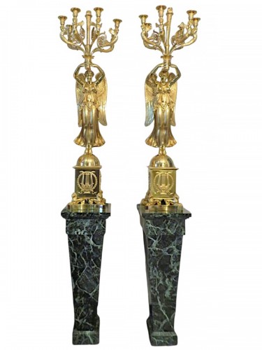 RABIAT - Paire de candélabres en bronze doré sur gaine en marbre époque Empire