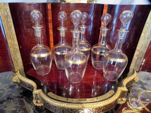 Cave à liqueur avec six carafes en marqueterie Boulle toutes faces époque Napoléon III - Antiquités Biau