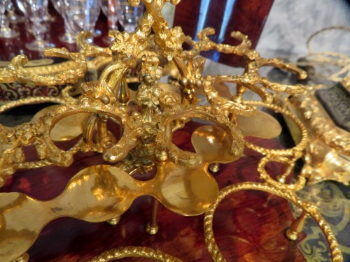 XIXe siècle - Cave à liqueur avec six carafes en marqueterie Boulle toutes faces époque Napoléon III