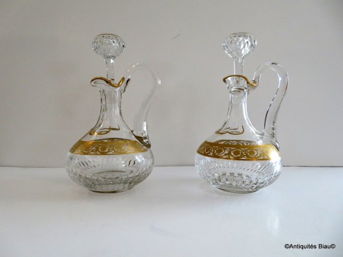 Glass & Crystal  - Pair of Wine decanter with handle in crystal Saint – Louis Thistle gold