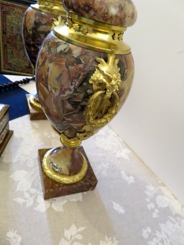 Decorative Objects  - pair of Pots in Marble Napoleon III period