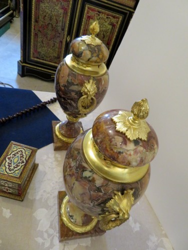 pair of Pots in Marble Napoleon III period - 
