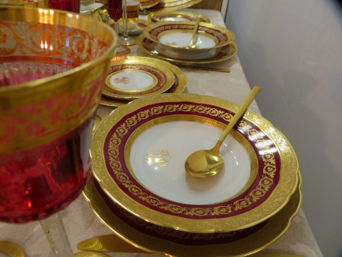 Bernardaud Limoges -  Service en porcelaine de Limoges Thistle Or et Rouge - Argenterie et Arts de la table Style Art nouveau