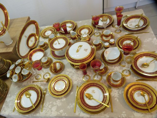 Bernardaud Limoges -  Service en porcelaine de Limoges Thistle Or et Rouge - Antiquités Biau