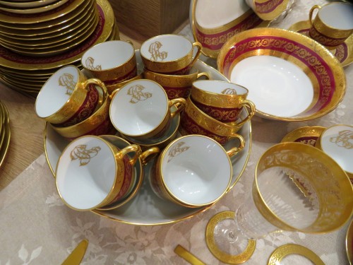 XXe siècle - Bernardaud Limoges -  Service en porcelaine de Limoges Thistle Or et Rouge