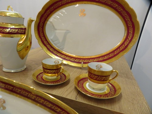 Art nouveau - Bernardaud Limoges -  Service en porcelaine de Limoges Thistle Or et Rouge