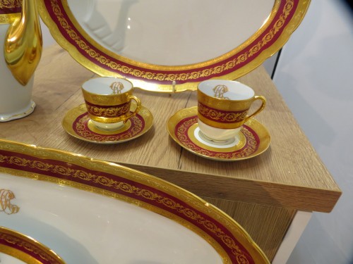 Antiquités - Bernardaud Limoges -  Service en porcelaine de Limoges Thistle Or et Rouge