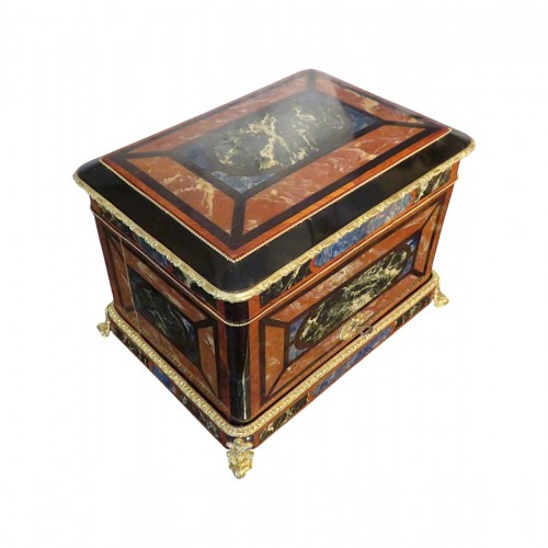 Marquée AUCOC - Cave à liqueur en marqueterie de Marbre d’époque Napoléon III