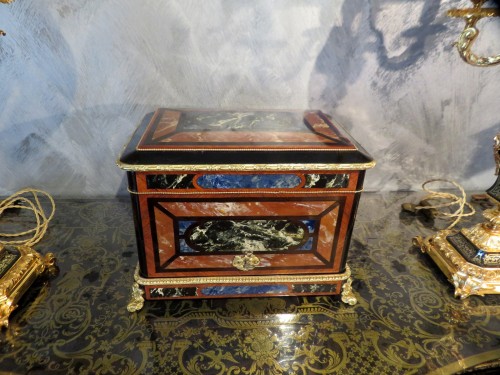 Marquée AUCOC - Cave à liqueur en marqueterie de Marbre d’époque Napoléon III - Objet de décoration Style Napoléon III