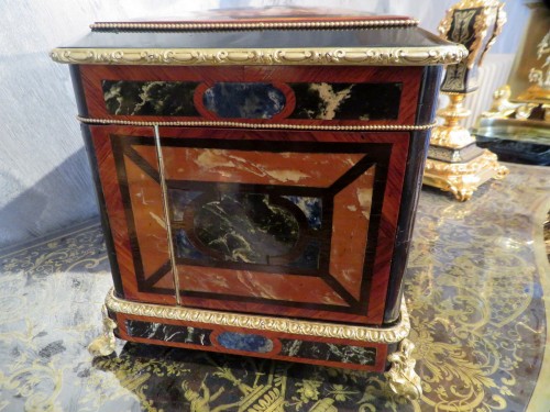 Antiquités - Marquée AUCOC - Cave à liqueur en marqueterie de Marbre d’époque Napoléon III