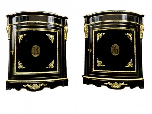 Pair of corners cabinet with brass inlay circa 1820