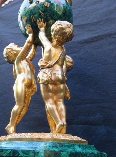 Napoléon III - Horloge aux putti en bronze et malachite Napoléon III par Vincenti