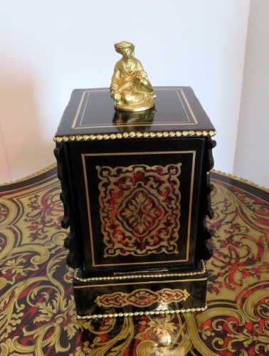 Decorative Objects  -  Cigar Carousel with Buddha in Boulle marquetry 19th