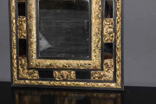Miroir Louis XIV à parecloses en métal repoussé et doré - Antiquités Christophe Rochet