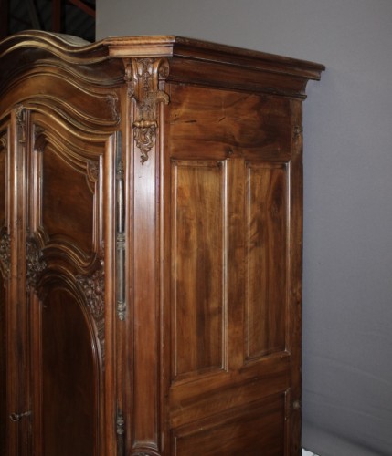 Armoire Lyonnaise Régence en noyer, début XVIIIe siècle - Mobilier Style Régence