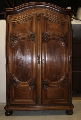 Mobilier Armoire - Armoire Lyonnaise Régence en noyer, début XVIIIe siècle