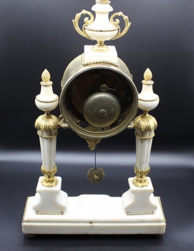 Pendule Portique Fin d'époque Louis XVI En Marbre Et Bronze Doré - Horlogerie Style Louis XVI