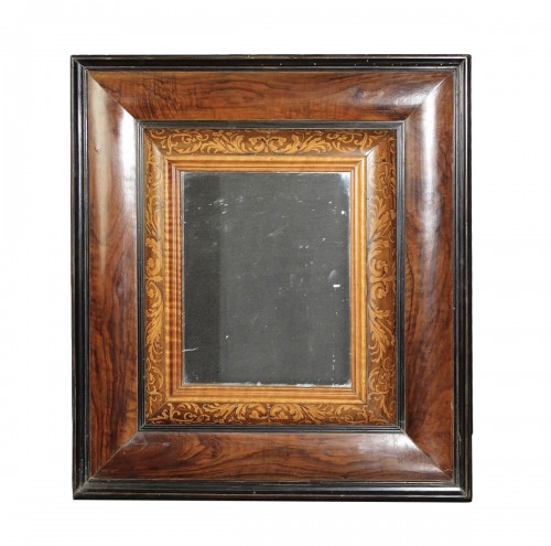 Miroir Louis XIII en noyer et marqueterie de bois clair fin XVIIe