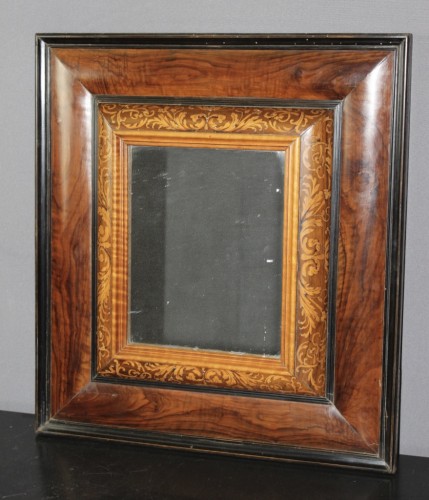 Miroir Louis XIII en noyer et marqueterie de bois clair fin XVIIe - Miroirs, Trumeaux Style Louis XIII