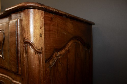 Mobilier Commode - Commode arbalète Louis XV en noyer