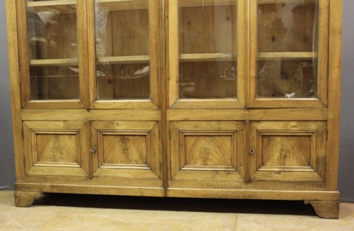 Bibliothèque Louis Philippe en noyer - Mobilier Style Louis-Philippe