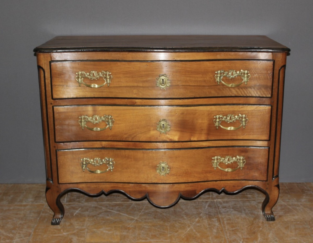 Louis XV curved chest of drawers - Louis XV furniture