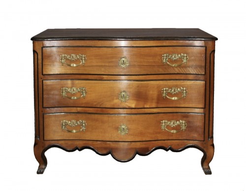 Louis XV curved blond walnut commode