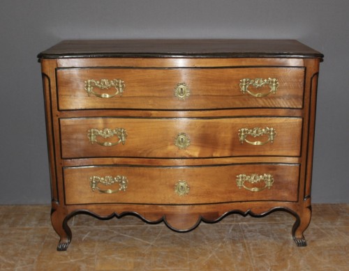Louis XV curved blond walnut commode - Furniture Style Louis XVI