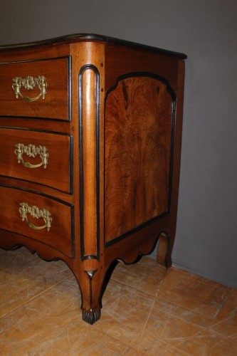 18th century - Louis XV curved blond walnut commode