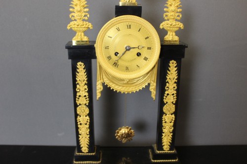 Restauration portico clock in black marble and bronze - Restauration - Charles X
