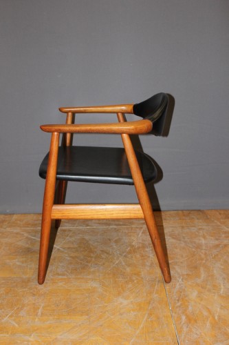 Antiquités - Bureau scandinave et son fauteuil en teck par Peter Lovig Nielsen daté 1966