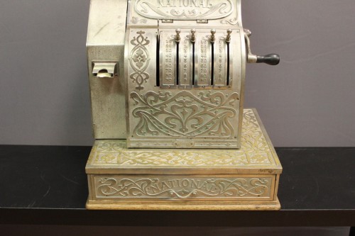 Objets de Curiosité  - Caisse enregistreuse vers 1900 de marque National