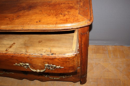 Antiquités - Commode Louis XIV en frêne à façade bombée