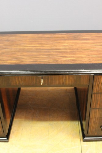 Antiquités - Bureau Art Déco en Macassar et bois noirci vers 1930