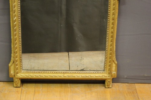 XVIIIe siècle - Miroir Louis XVI en bois doré