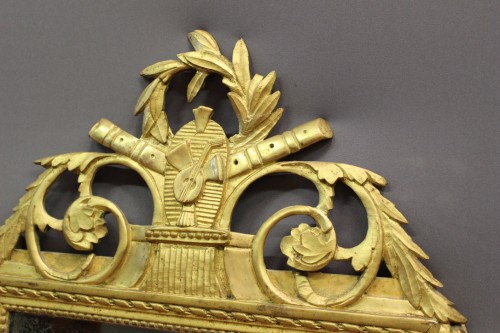Louis XVI - Miroir Louis XVI en bois doré