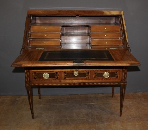 Bureau dos d'âne Louis XVI en marqueterie - Mobilier Style Louis XVI