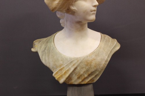 Sculpture Sculpture en Marbre - Buste de jeune femme en albâtre vers 1900