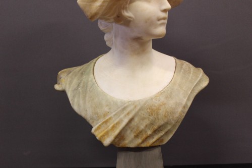 Sculpture  - Alabaster bust of a young woman, circa 1900