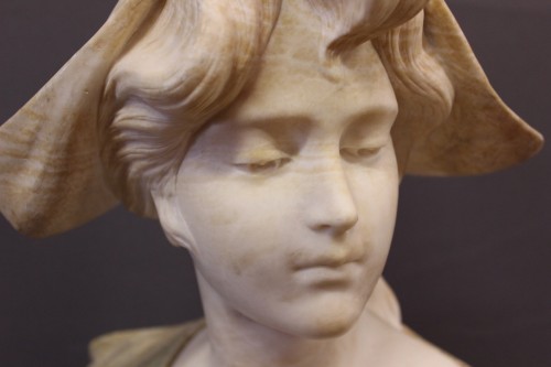 Art nouveau - Buste de jeune femme en albâtre vers 1900