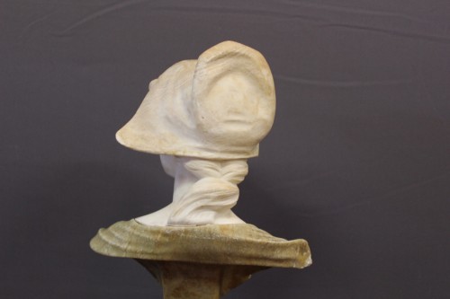 Antiquités - Buste de jeune femme en albâtre vers 1900