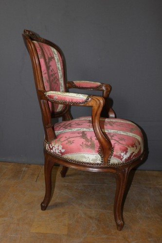 Pair of Lyonnais walnut armchairs, Transition period - 