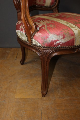 Antiquités - Pair of Lyonnais walnut armchairs, Transition period