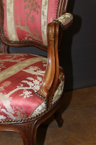 Antiquités - Pair of Lyonnais walnut armchairs, Transition period