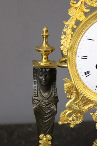 Gilt bronze and patinated portico clock &quot;Retour d&#039;Egypte&quot; early 19th century - 