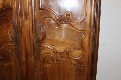 XIXe siècle - Armoire Charolaise en noyer début XIXe