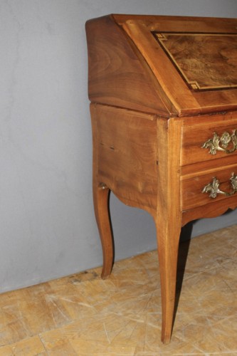 Bureau à pente fin XVIIIe en noyer et marqueterie - Mobilier Style Louis XVI