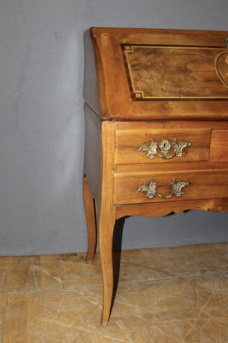 Mobilier Bureau et Secrétaire - Bureau à pente fin XVIIIe en noyer et marqueterie